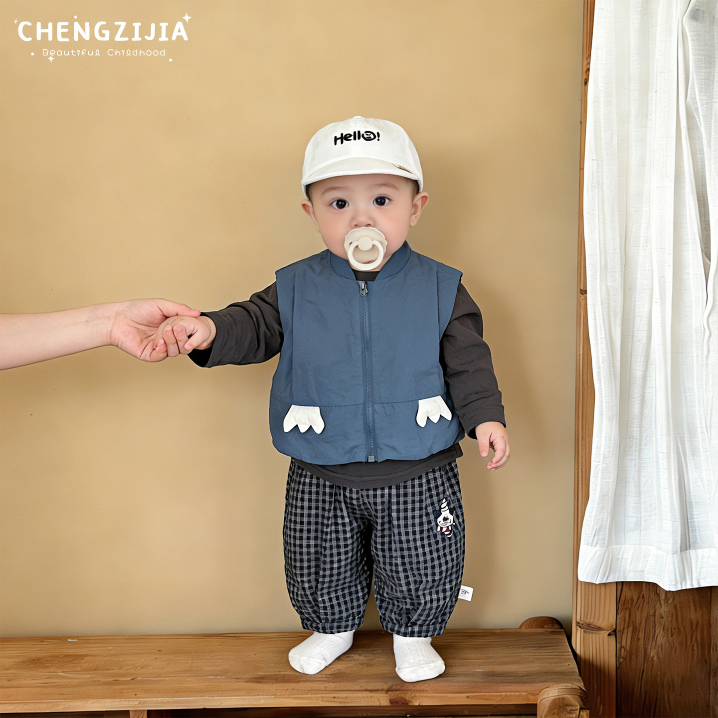 男宝宝春秋装可爱马甲套装男童休闲风背心打底衫婴儿洋气格子裤子