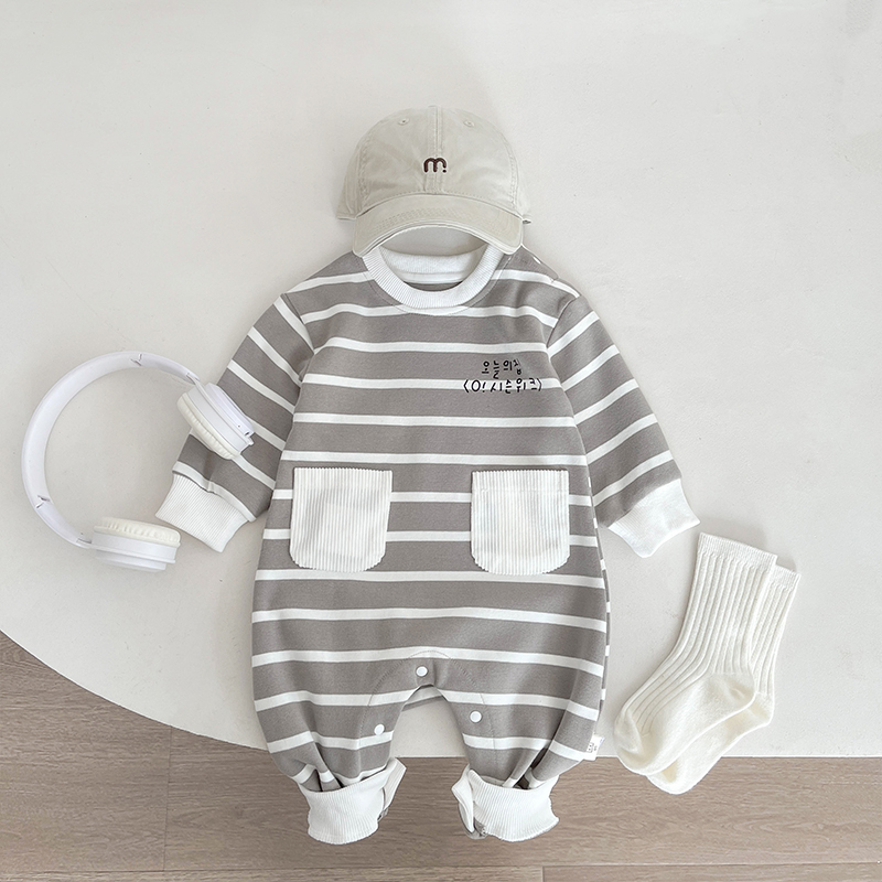 婴儿春秋季连体衣服洋气男宝宝条纹长袖大口袋哈衣女童装外出爬服