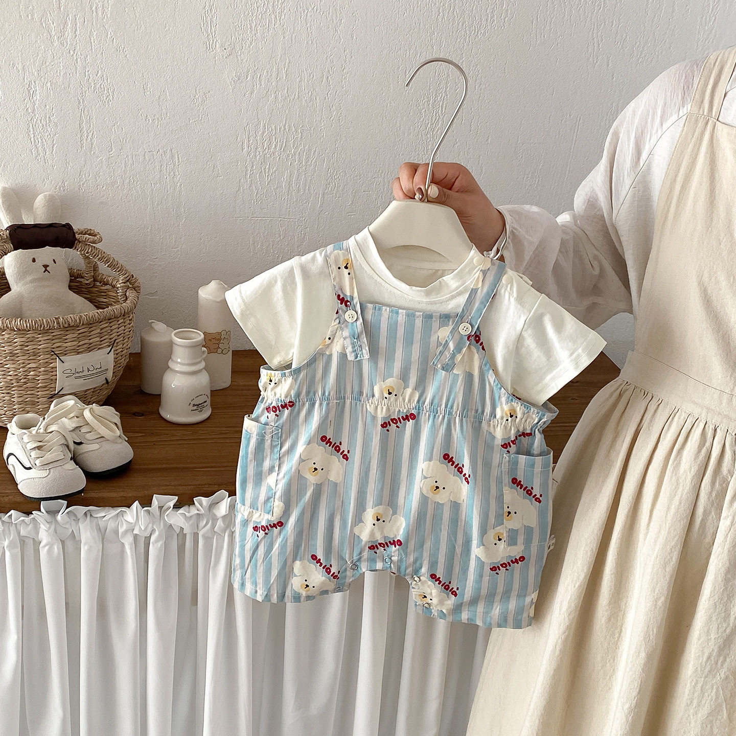 婴儿夏季薄款连体衣套装宝宝纯棉短袖T恤条纹卡通背带裤两件套潮