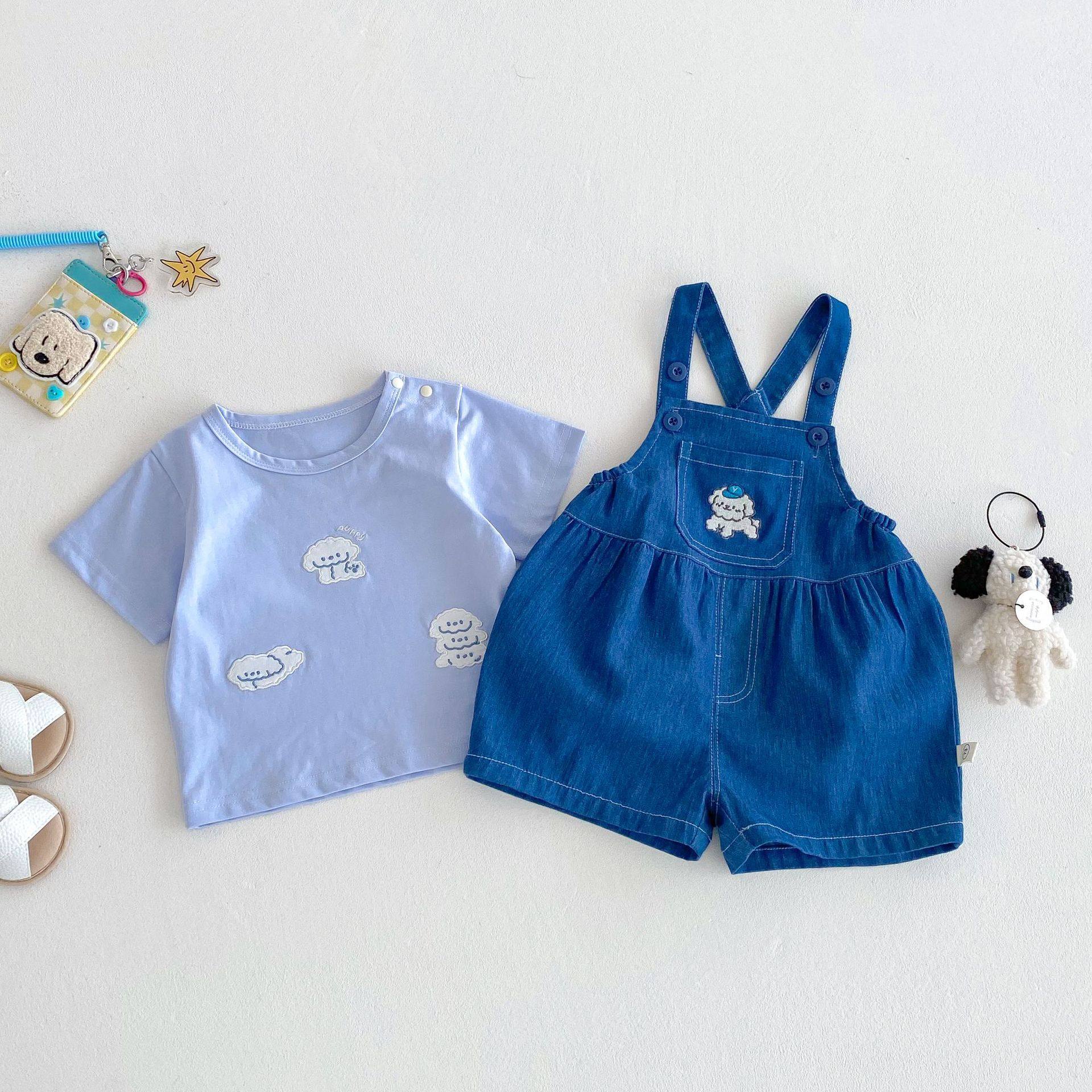 儿童贴标T恤套装新款夏男童洋气打底衫宝宝宽松牛仔背带裤两件套