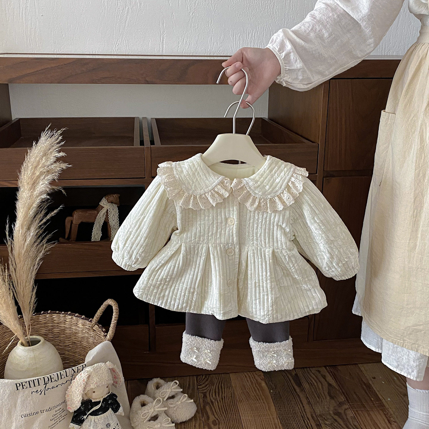 女童绗棉娃娃领外套秋冬新款宝宝加绒加厚保暖上衣小女孩轻薄棉衣