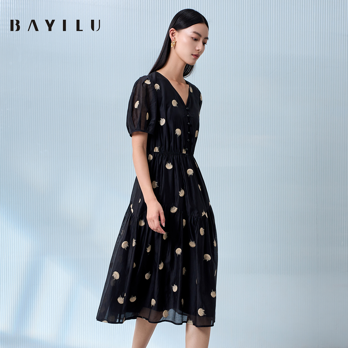 芭依璐BAYILU25夏季新款连衣裙女法式波点v领高级感收腰显瘦长裙