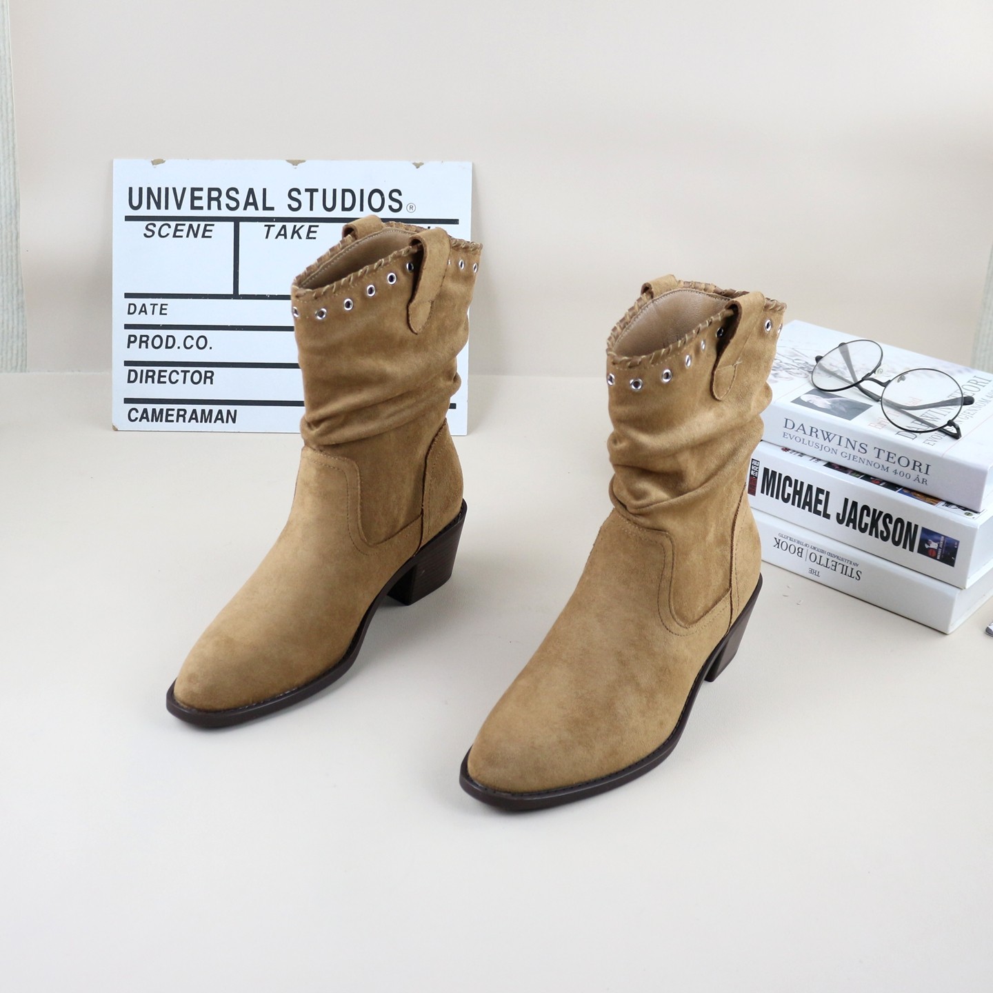 05秋冬季新款撤柜加绒保暖粗跟铆钉装饰时尚复古女西部牛仔靴短靴,女鞋,时装靴,淘宝优惠券,粉丝福利购,淘宝优惠卷