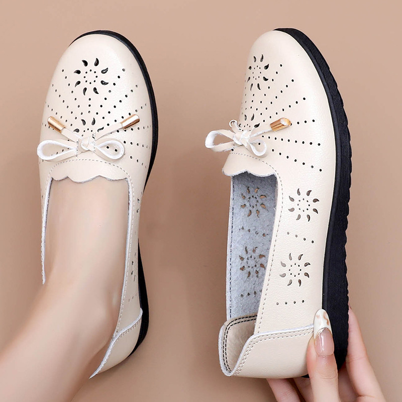 妈妈鞋凉鞋舒适软底中年镂空皮鞋平底防滑中老年人奶奶女单鞋夏季