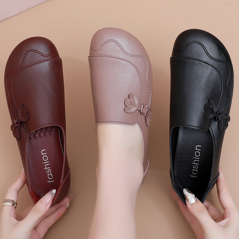 2025妈妈鞋单鞋软底舒适防滑中年皮鞋平底中老年人奶奶女鞋春秋款