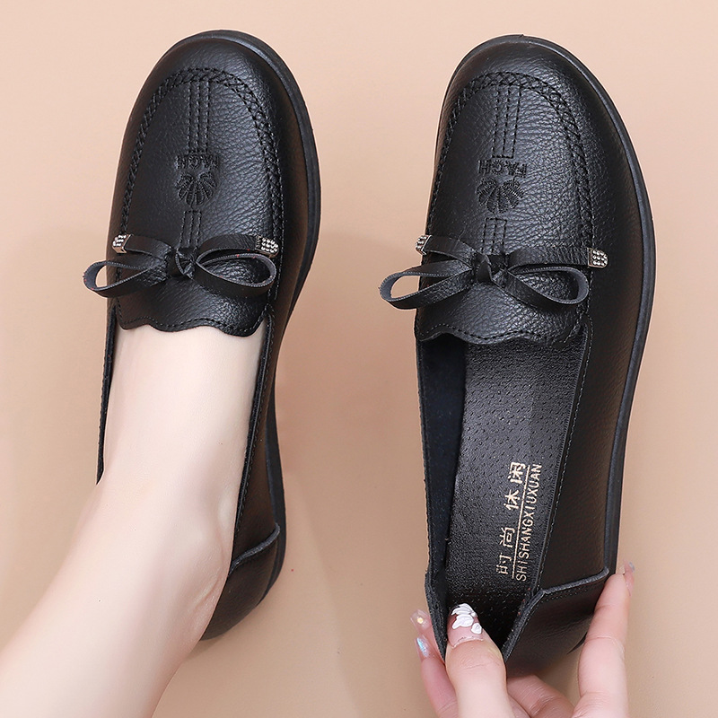 春季防滑老人平底妈妈鞋老年人舒适单鞋软底奶奶鞋皮鞋中老年女鞋