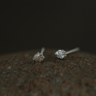 纹砖Veinsbrick 设计感极简不规则凹凸面熔岩纯银S925耳钉 陨落