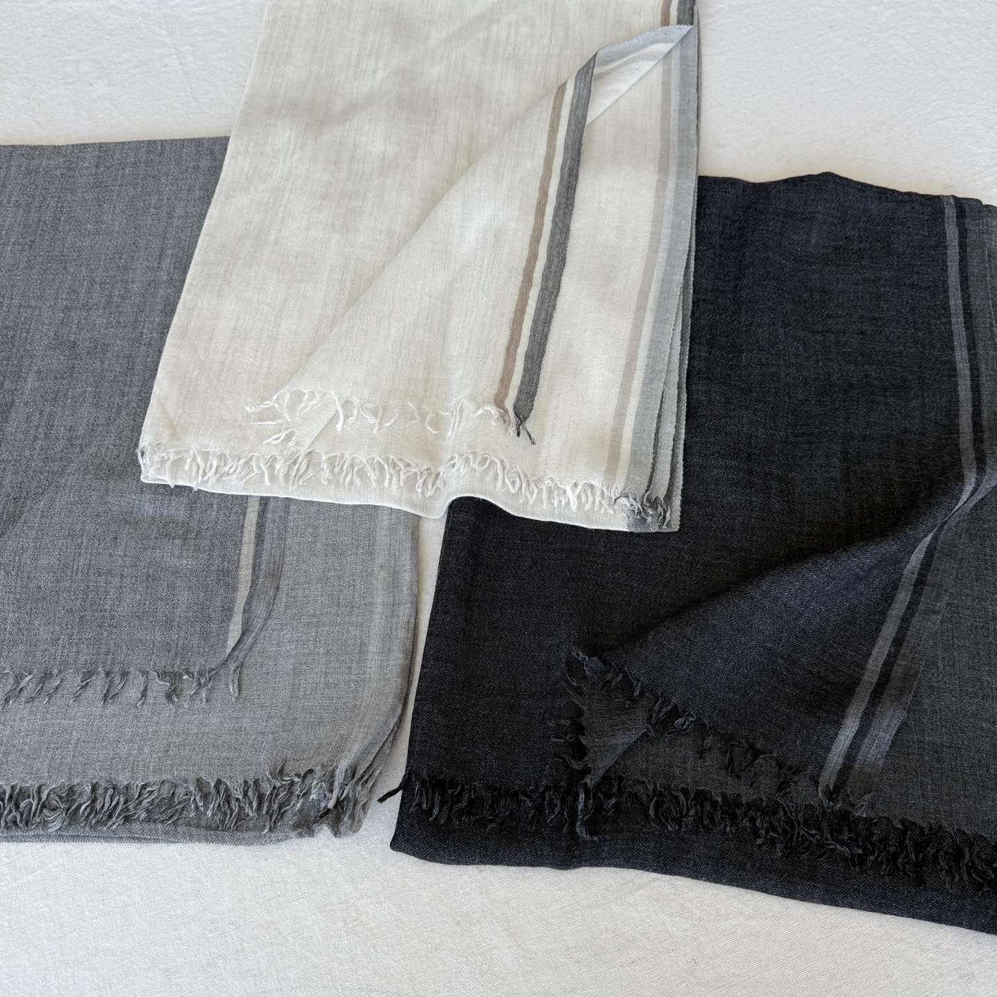 早春出欧洲的纯羊绒围巾披肩双层织造长期主义入不易勾丝灰色