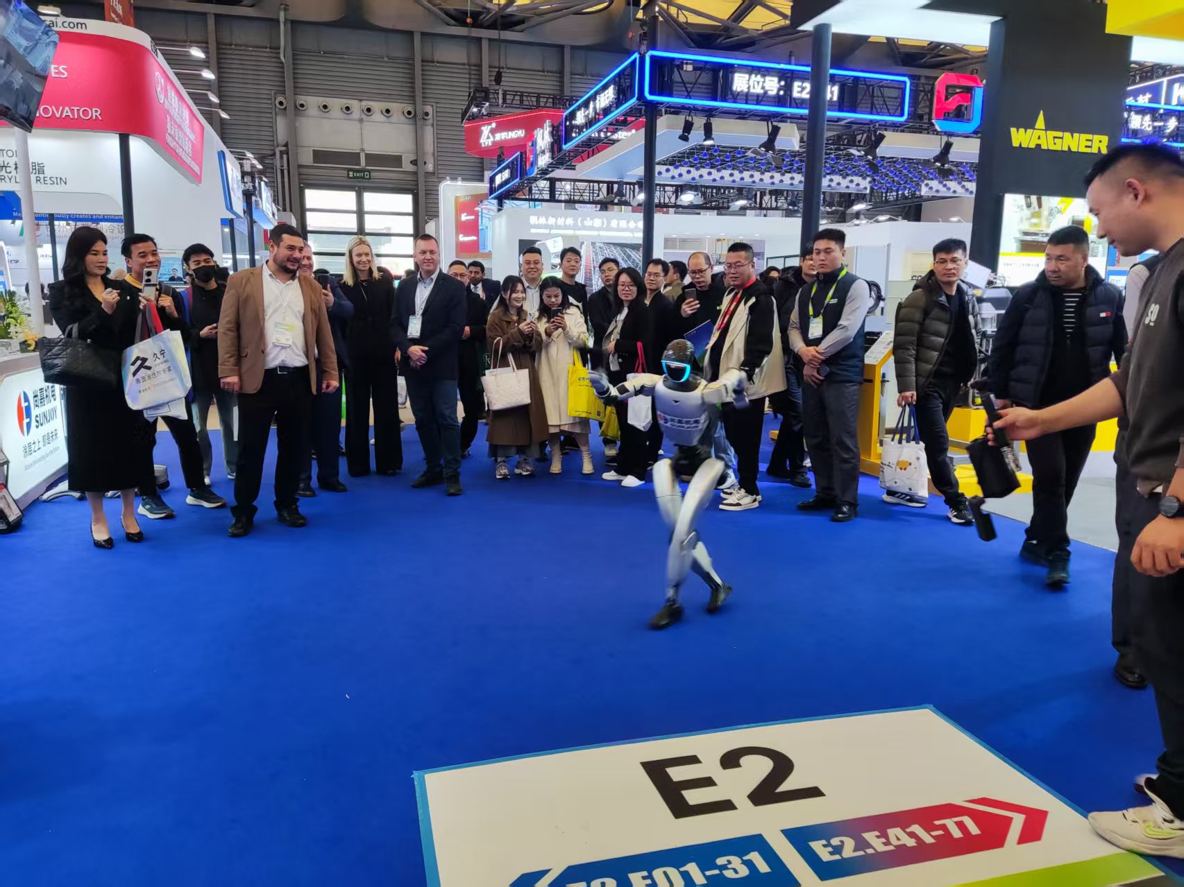 宇树展会机器人出租流量密码引流神器!