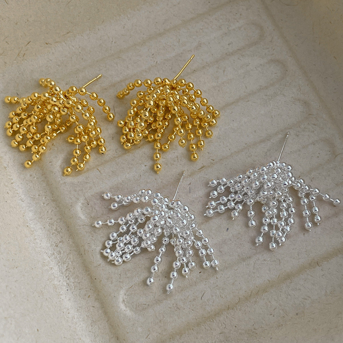 小众感金属球球烟花流苏耳钉女夸张个性时尚通勤百搭耳环耳饰