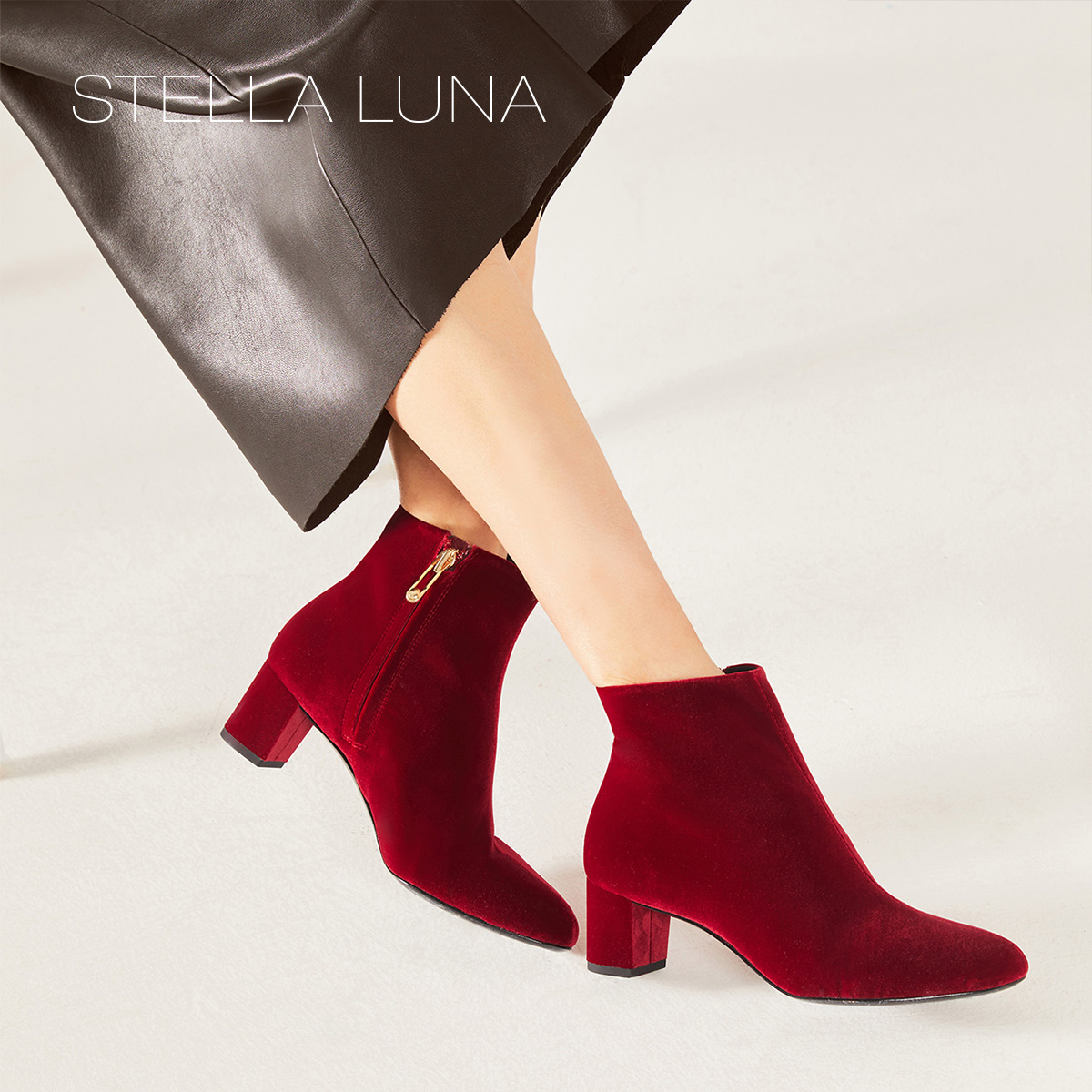 露娜秋季时尚绒面气质粗跟短筒鞋