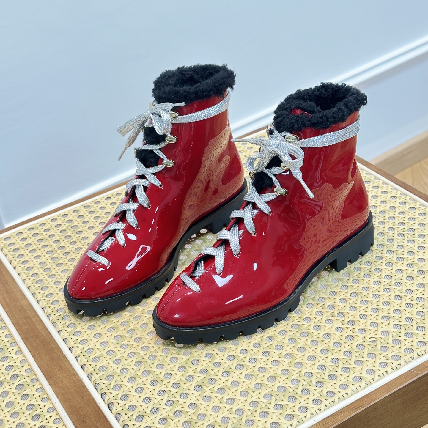 露娜女靴厚底系带炫酷马丁靴女