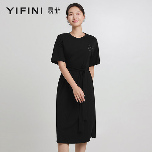 易菲落肩圆领系带收腰连衣裙