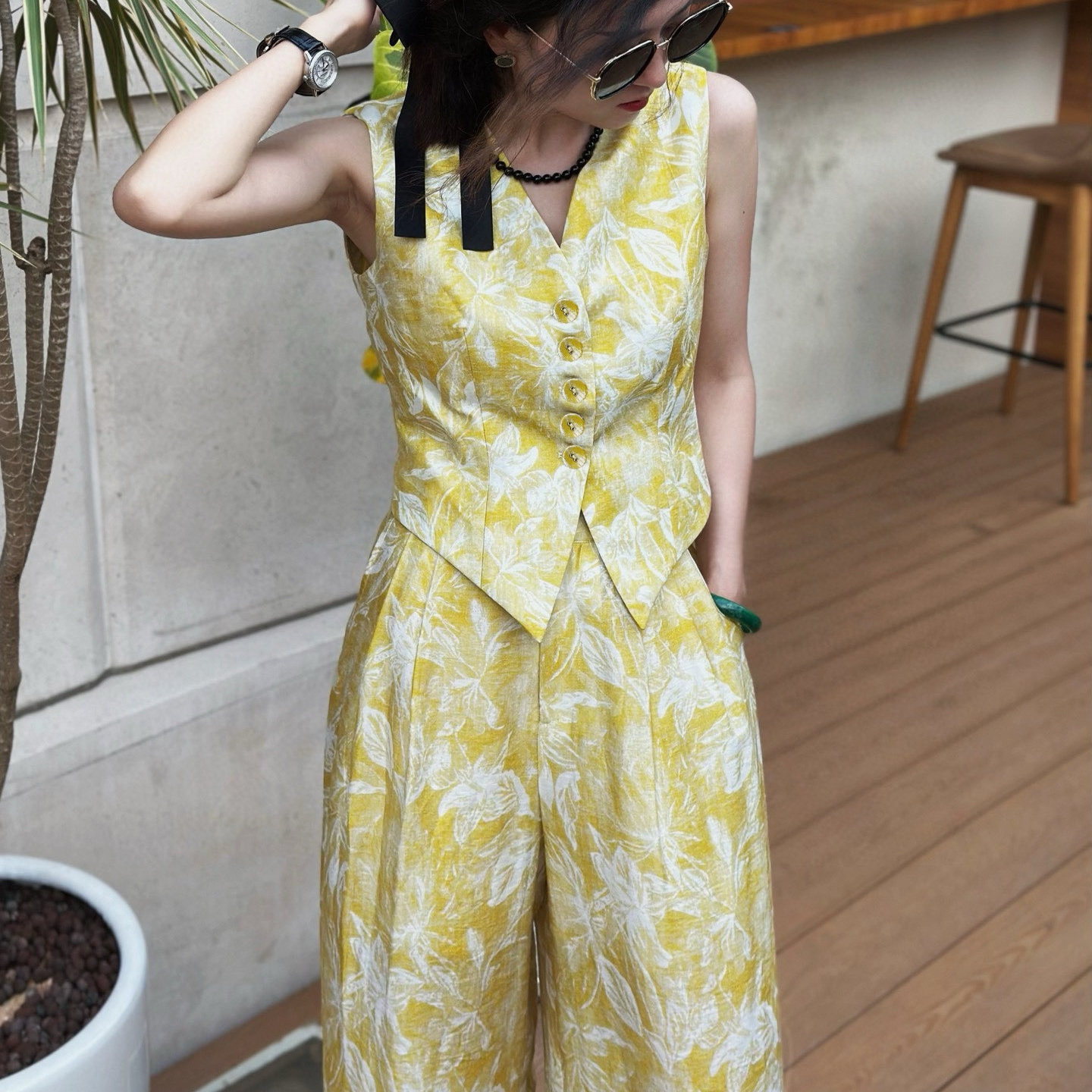 深圳南油欧货夏季轻熟风亚麻花卉印花马甲背心阔腿长裤两件套套装