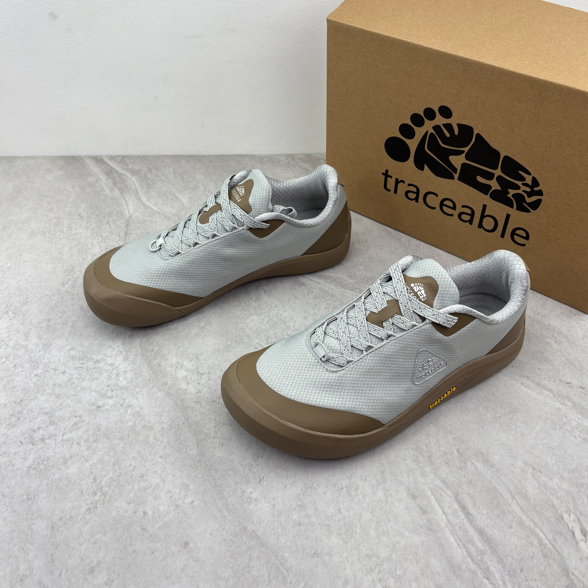 traceable轻便透气户外休闲鞋