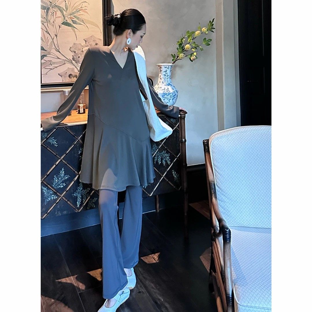 紫紫素系时髦东方解构花盆卫衣裙女度假风气质印花早秋百搭连衣裙
