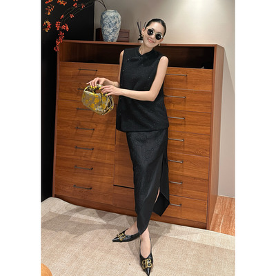 AME   浓金葵黑马甲 绵羊毛混纺国风端庄拉边背心马甲ZE01SZHJ571