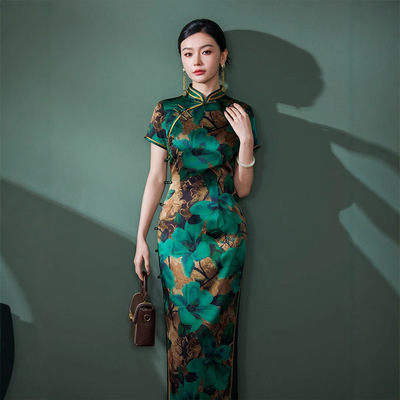 桑蚕丝真丝旗袍女夏季绿色高级感2025气质走秀长款改良复古新