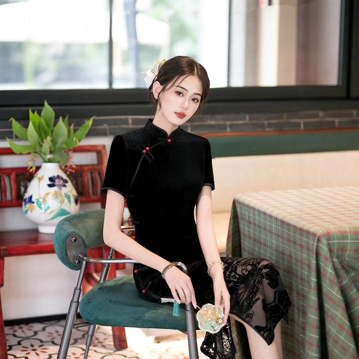 新款真丝绒剪花长宽旗袍日常修身改良连衣裙女年轻款气质复古国风