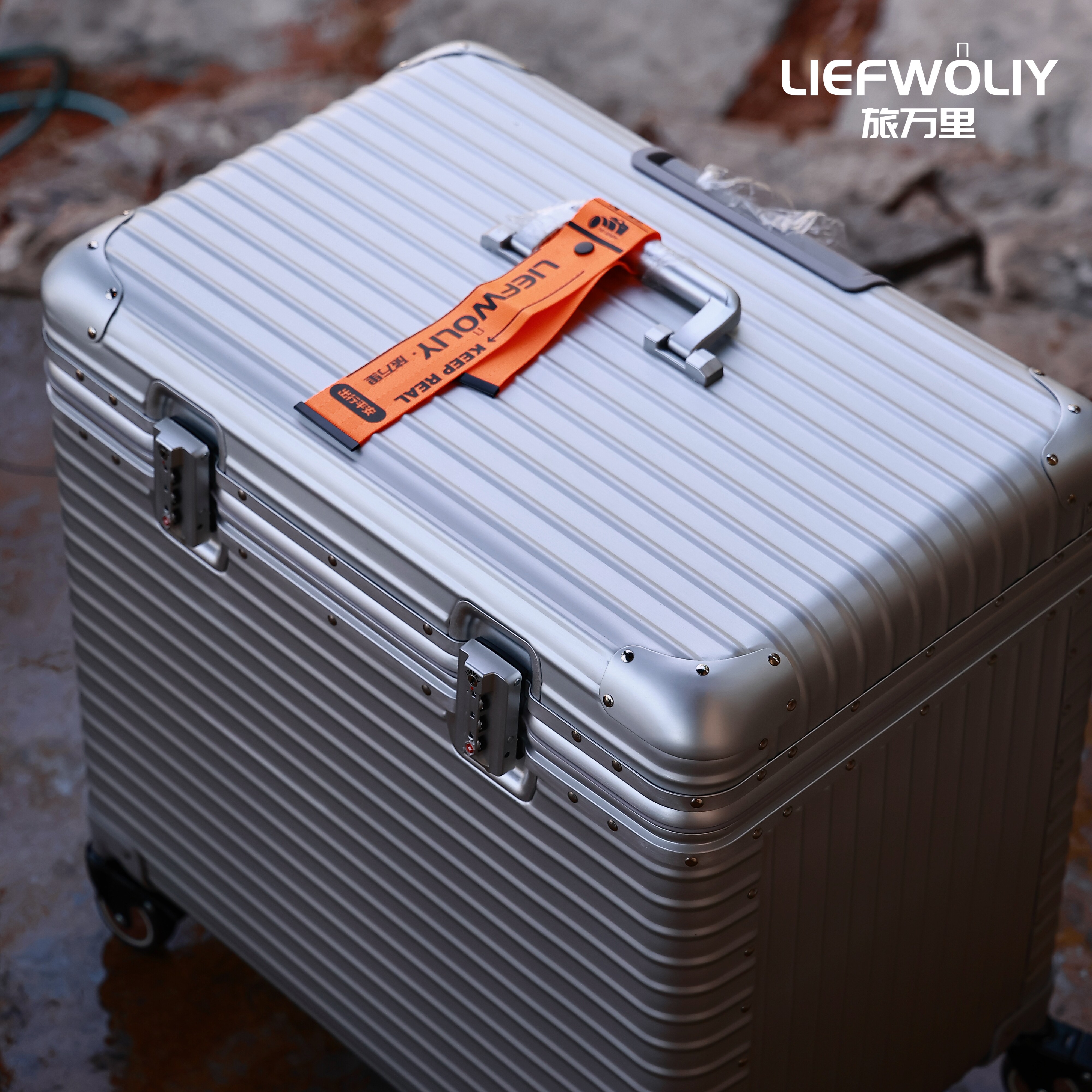 LIEFWOLIY旅万里28寸摄影箱铝镁合金全金属上翻盖主机刹车轮灯箱