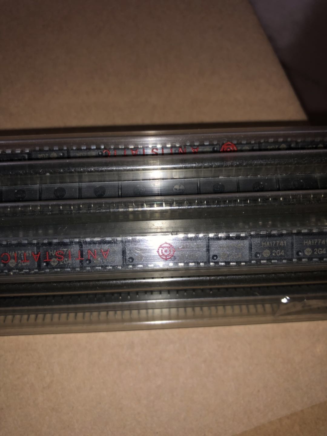 全新原装日立，停产料  HA17741  直插DIP-8 高性能运算放大器芯