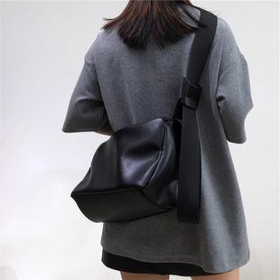 【正确版】百搭软皮大挎包女大包时尚高级斜挎单肩大容量邮差包