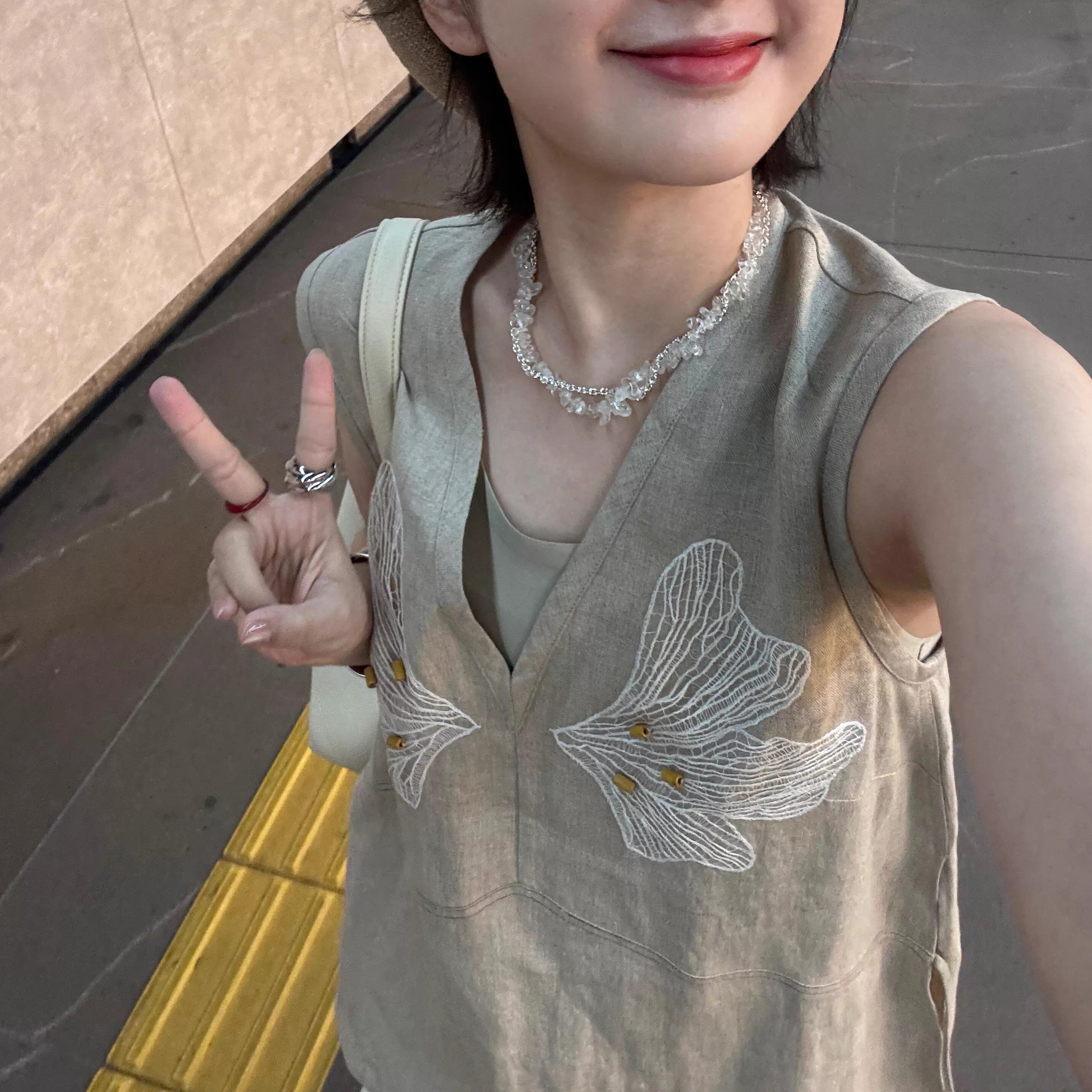 【现货】刺绣无袖亚麻背心老钱风女夏日高级感娃娃衫苎麻上衣