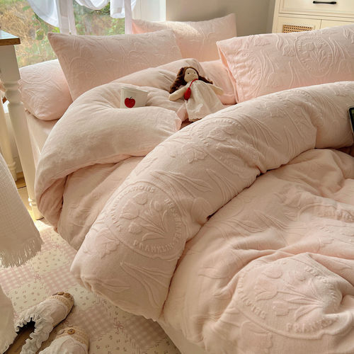 郁金香雕花牛奶绒床上四件套