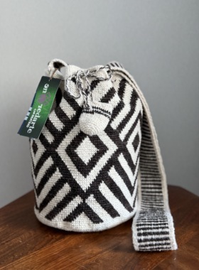 哥仑比亚WAYUU部落手工编织包瓦尤包单股大号羊毛米咖棕菱形图