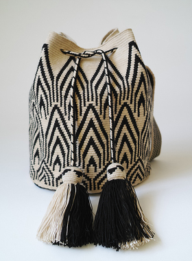 哥仑比亚WAYUU部落手工编织包瓦尤包单股大号黑米抽象山型图