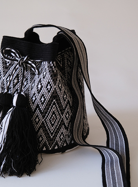 哥仑比亚WAYUU部落手工编织包瓦尤包单股中号黑白灰经典菱形格
