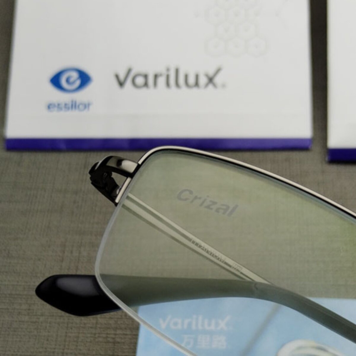 依视路万里路舒适型Max散光远近视渐进老花变灰棕蓝金绿红色镜片