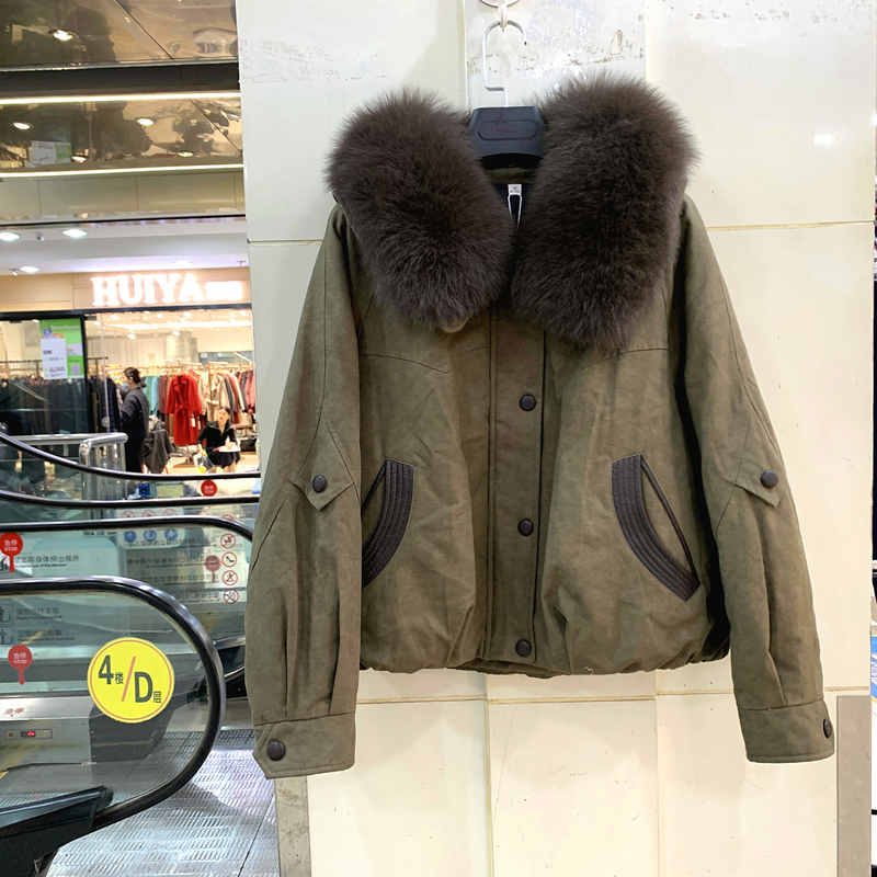J25DY1218 高端超大狐狸毛领拼皮口袋短装鹅绒羽绒服派克服冬装女