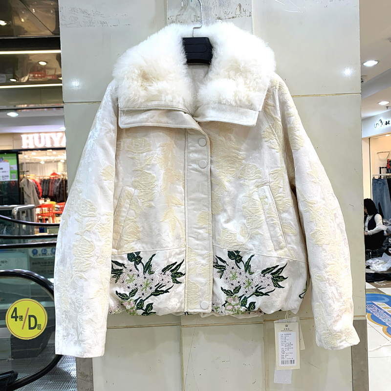 J25131 重工串珠刺绣花雪尼尔山羊绒毛翻领轻奢小个鹅绒羽绒服冬