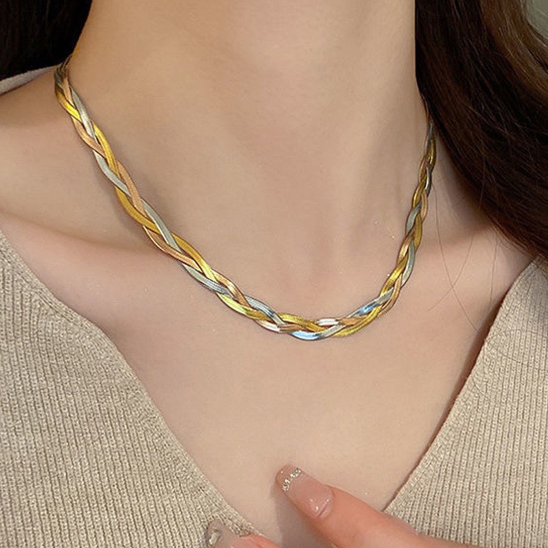 Choker necklace for women fashion silver colored short chain