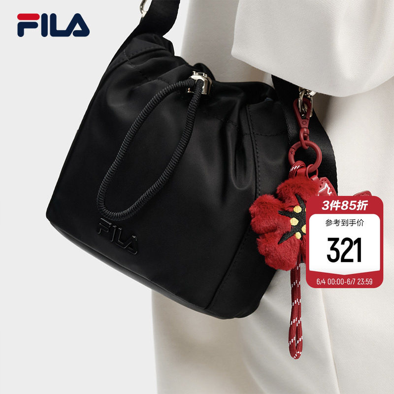 马上起飞挎包|FILA 斐乐官方女包休闲黑色小马挂件单肩斜挎福袋包