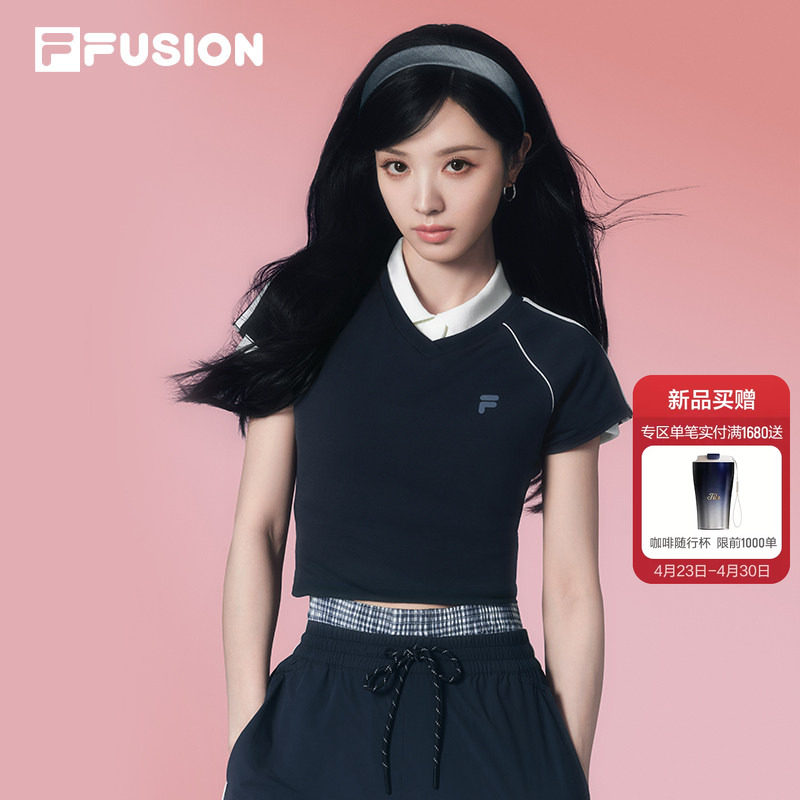 田曦薇同款FILA FUSION斐乐潮牌女子短袖衫2026夏新款修身V领T恤