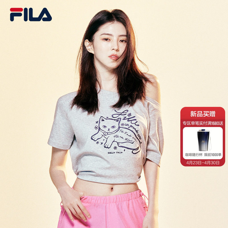 韩素希同款FILA斐乐针织短袖衫女2026夏新款宽松小猫刺绣斜肩T恤