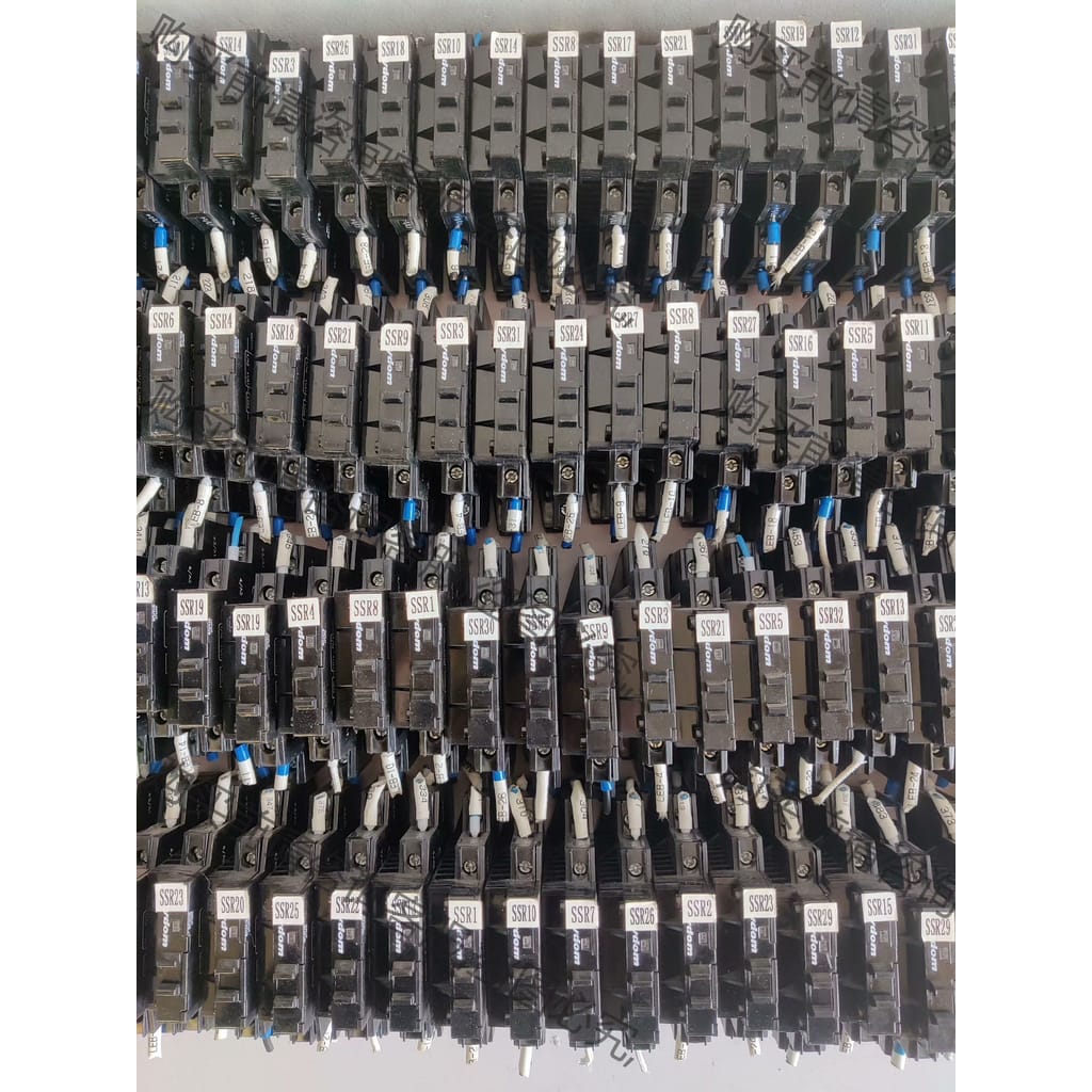 功能正常议价 正品快达固态继电器：DR24D12 L。实物拍摄，成色如