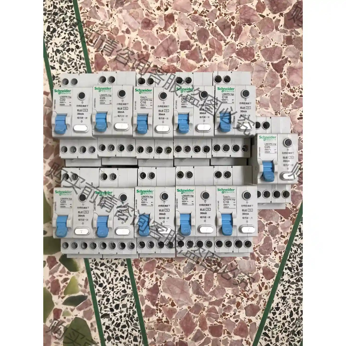 施耐de1p十N漏电16A一25A，16A只15元，以上另议， 先议价 包上机