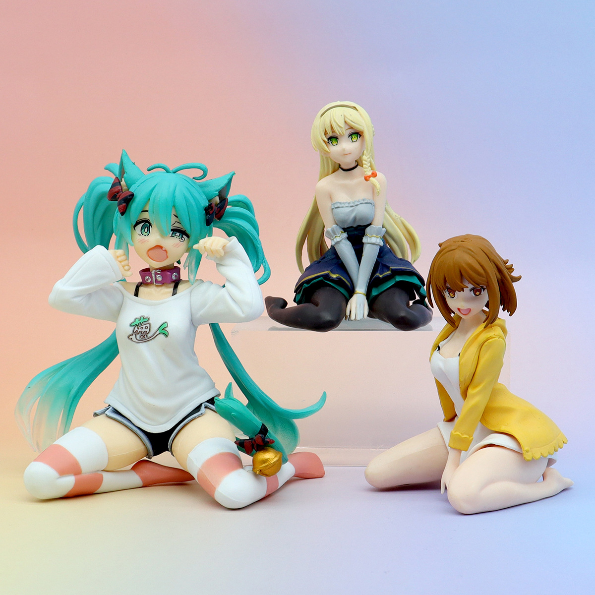 猫耳坐姿初音莱莎琳可爱动漫周边桌面车载公仔模型压泡面手办