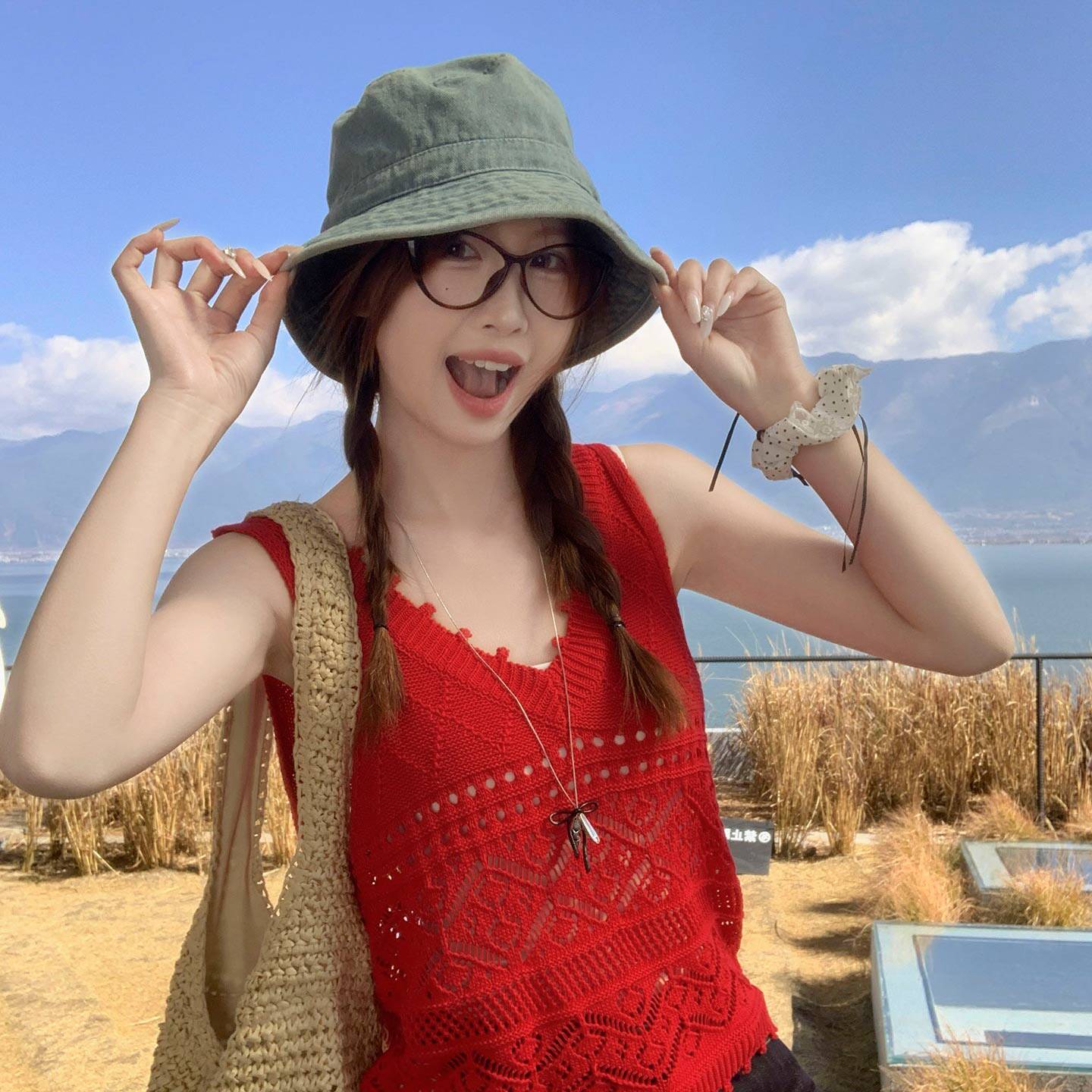 龙妹红色V领镂空针织吊带背心女外穿内搭2026春夏新款打底小上衣