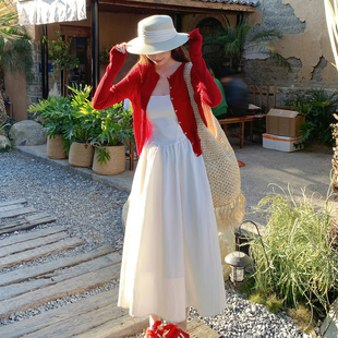 龙妹家白色吊带连衣裙女外穿2026春夏新款纯欲超好看修身度假长裙