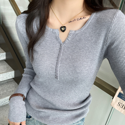 灰色修身V领针织打底衫女