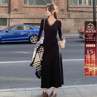 黑色V领蕾丝连衣裙女装2026春秋季新款内搭气质打底修身法式长裙