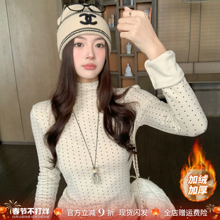 龙妹杏色半高领加绒加厚打底衫女内搭2026冬新款长袖T恤波点上衣