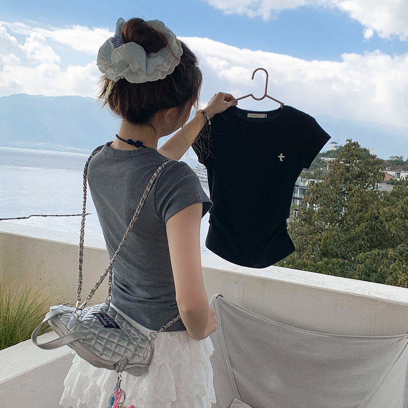 褶皱收腰短袖T恤女不规则下摆