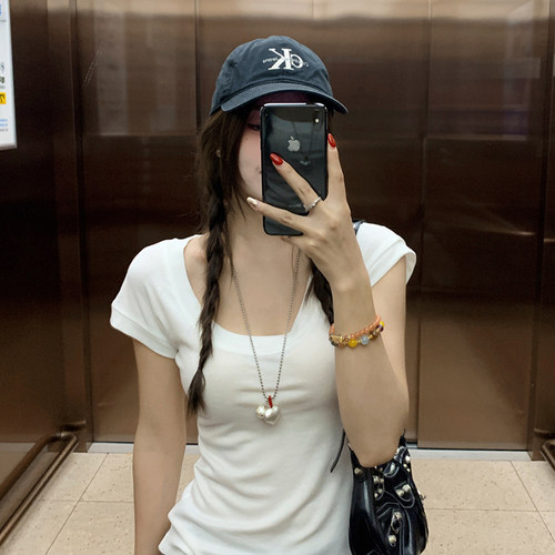 白色U领修身短袖T恤女