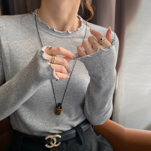 龙妹家磨毛加绒灰色打底衫女士内搭2026冬新款木耳边长袖T恤上衣