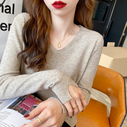 修身百搭长袖针织打底衫